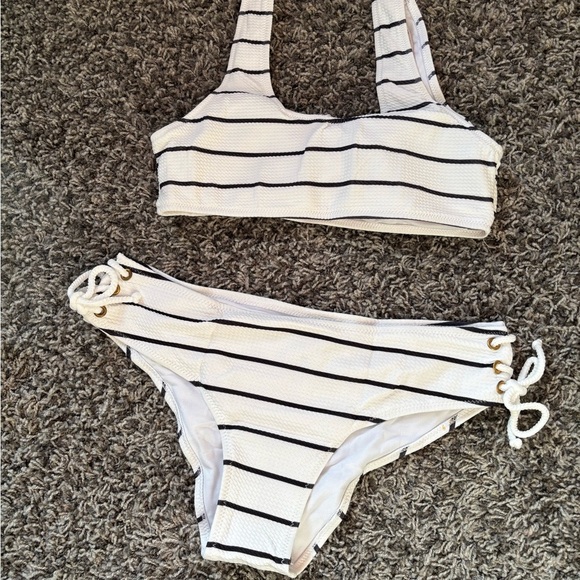 Stylish Striped Bikini Set black and white size  medium - Picture 2 of 7